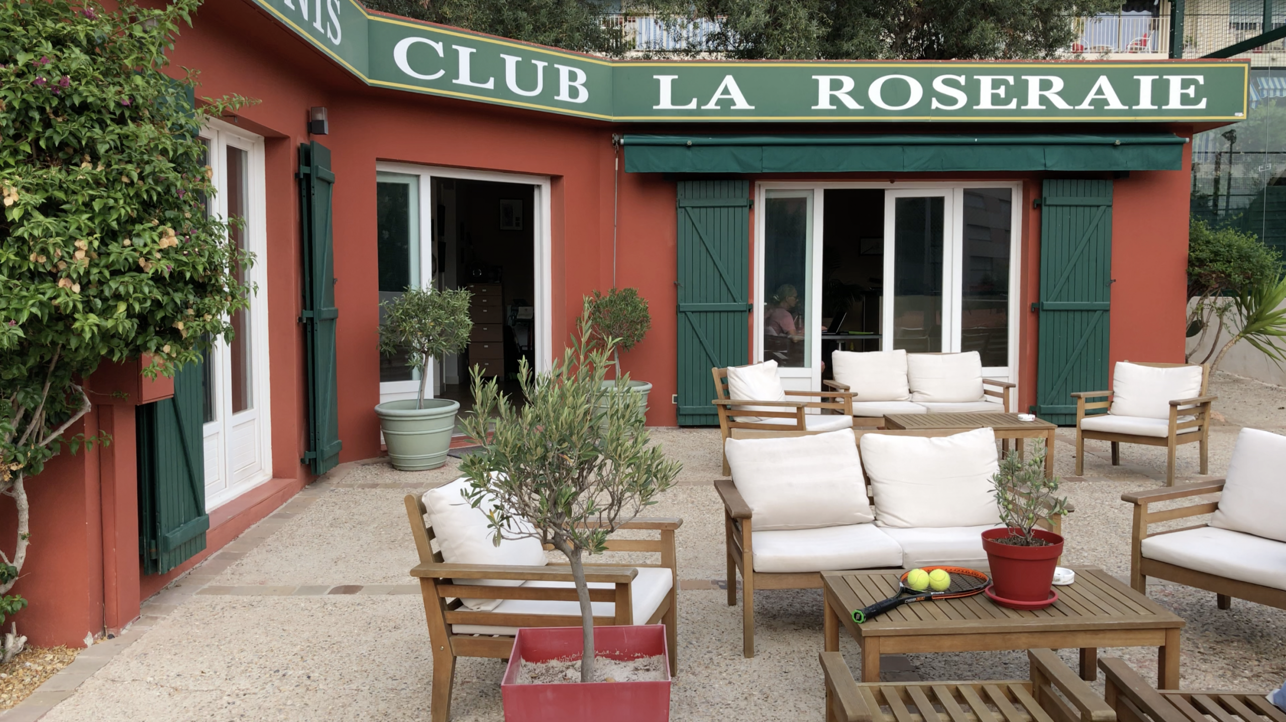 Court tennis club La Roseraie - Espace détente